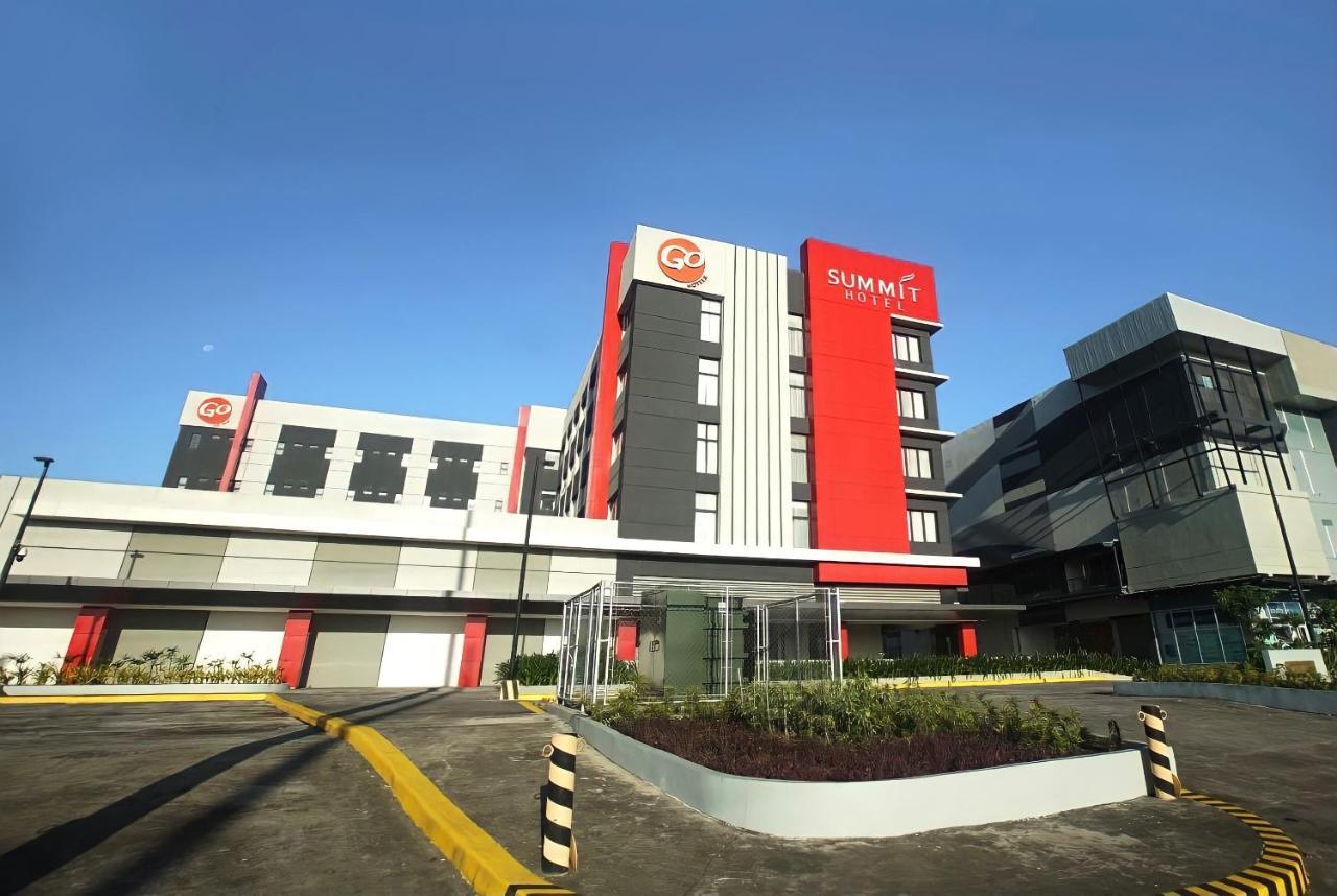 Go Hotels Plus Naga Esterno foto